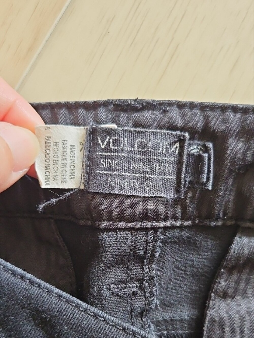 Volcom Black Low Rise Shorts - Picture 3 of 14